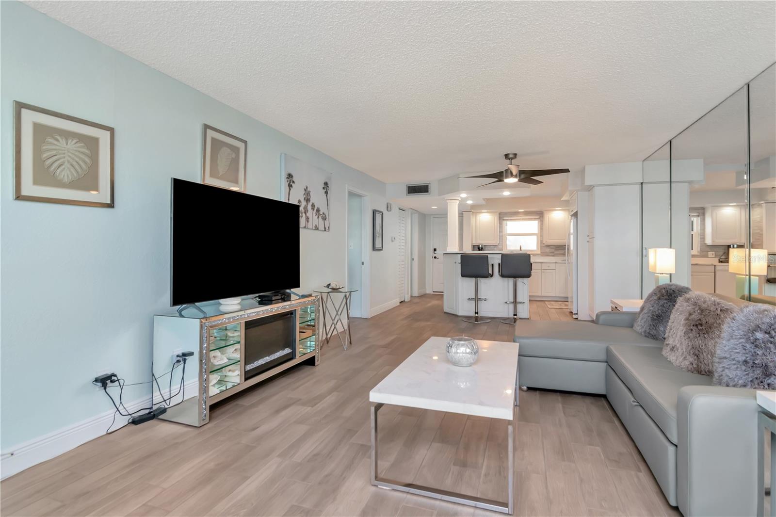 LANDMARK TOWERS - Residential