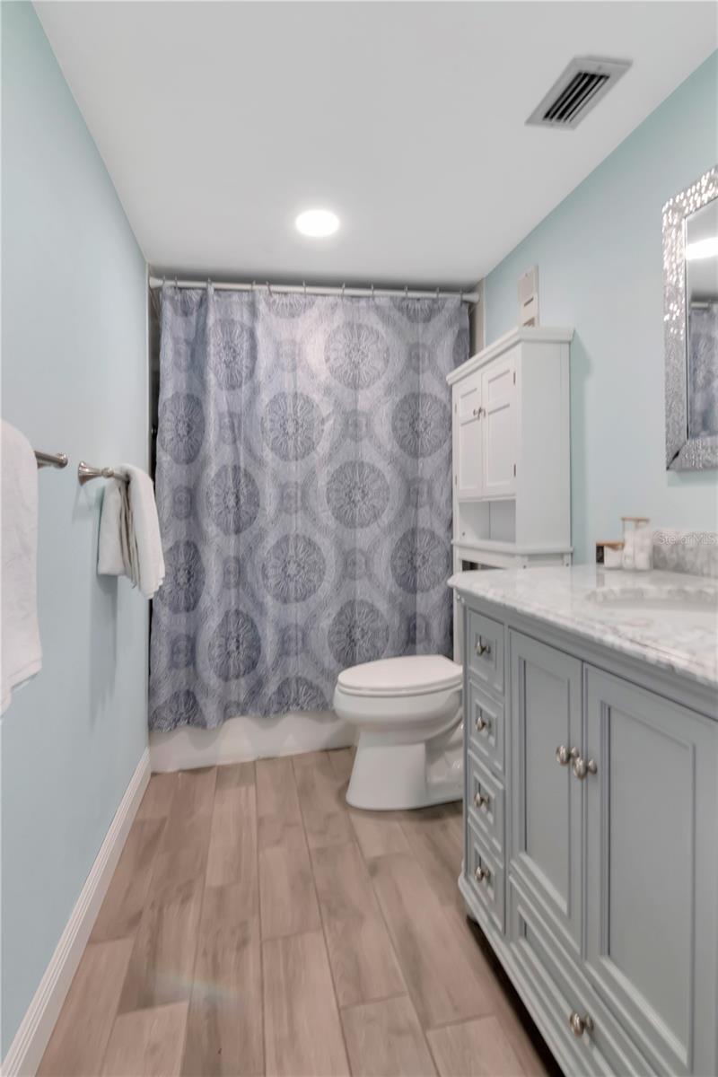 LANDMARK TOWERS - Residential