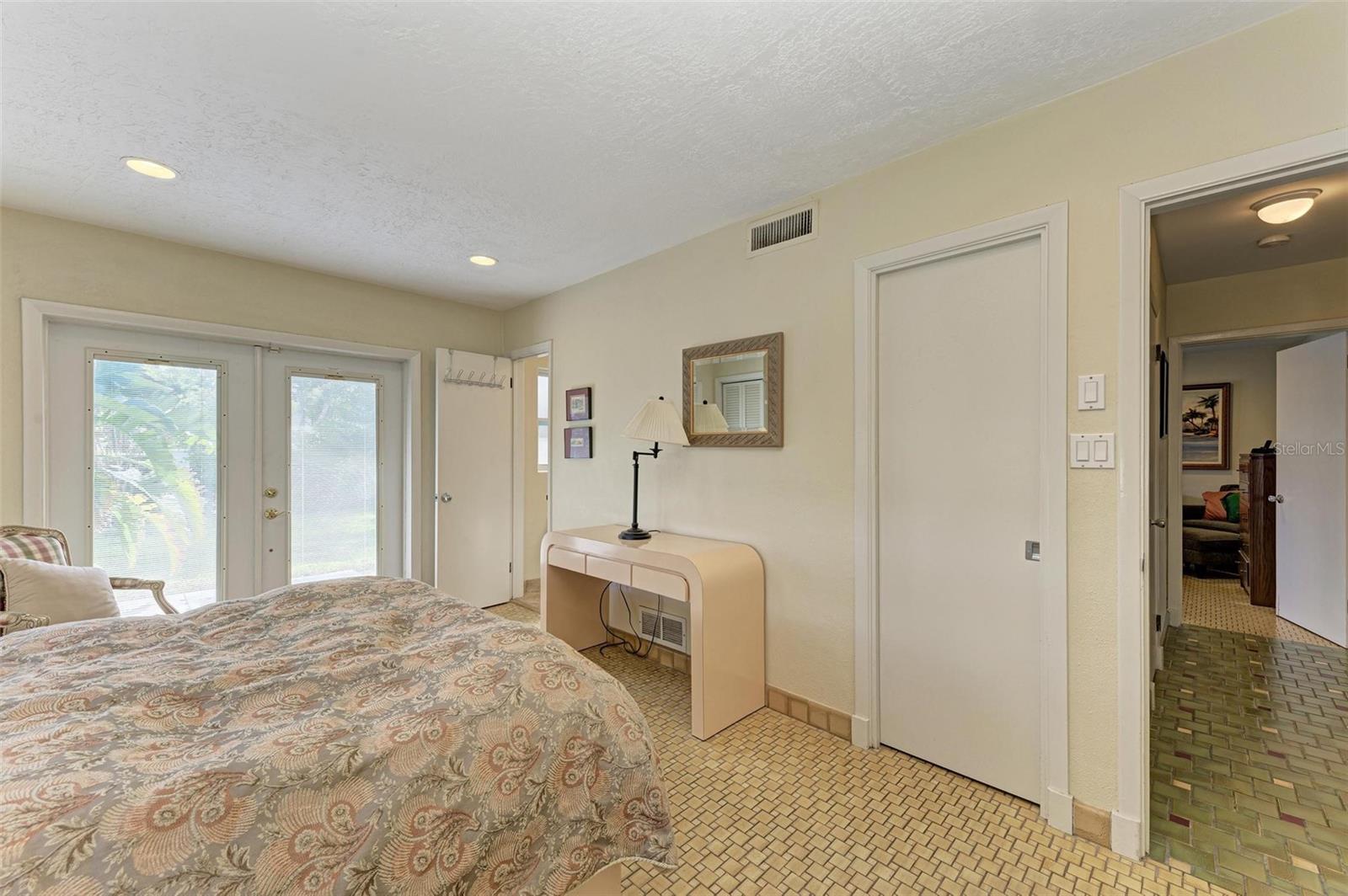 SAINT ARMANDS DIV JOHN RINGLING ESTATES - Residential