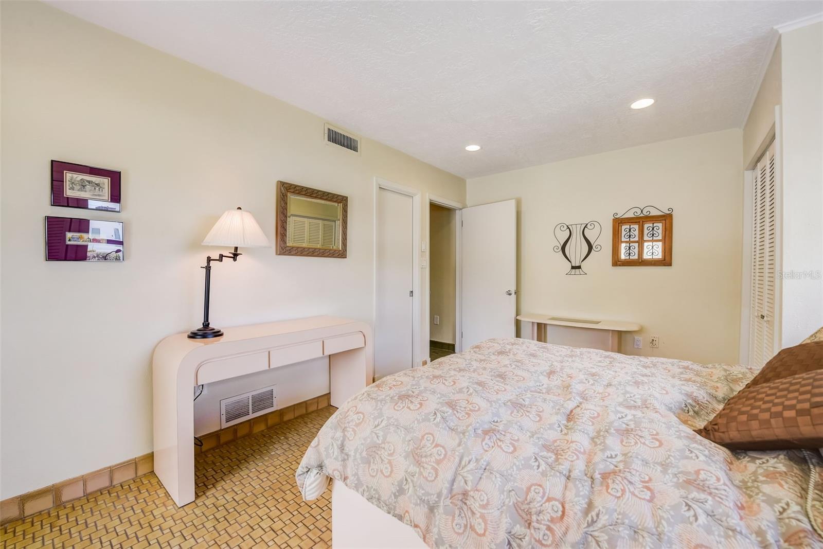 SAINT ARMANDS DIV JOHN RINGLING ESTATES - Residential