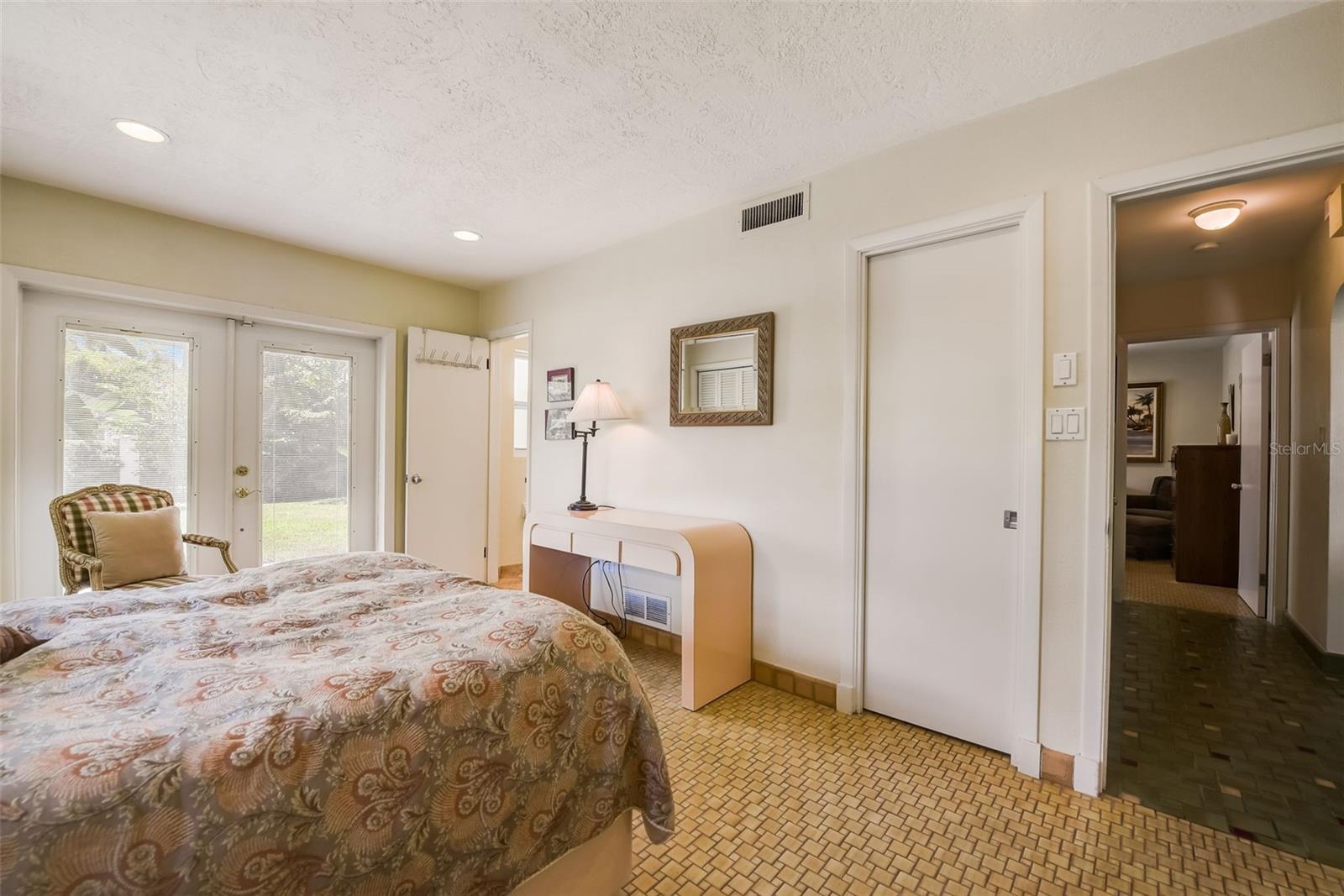 SAINT ARMANDS DIV JOHN RINGLING ESTATES - Residential