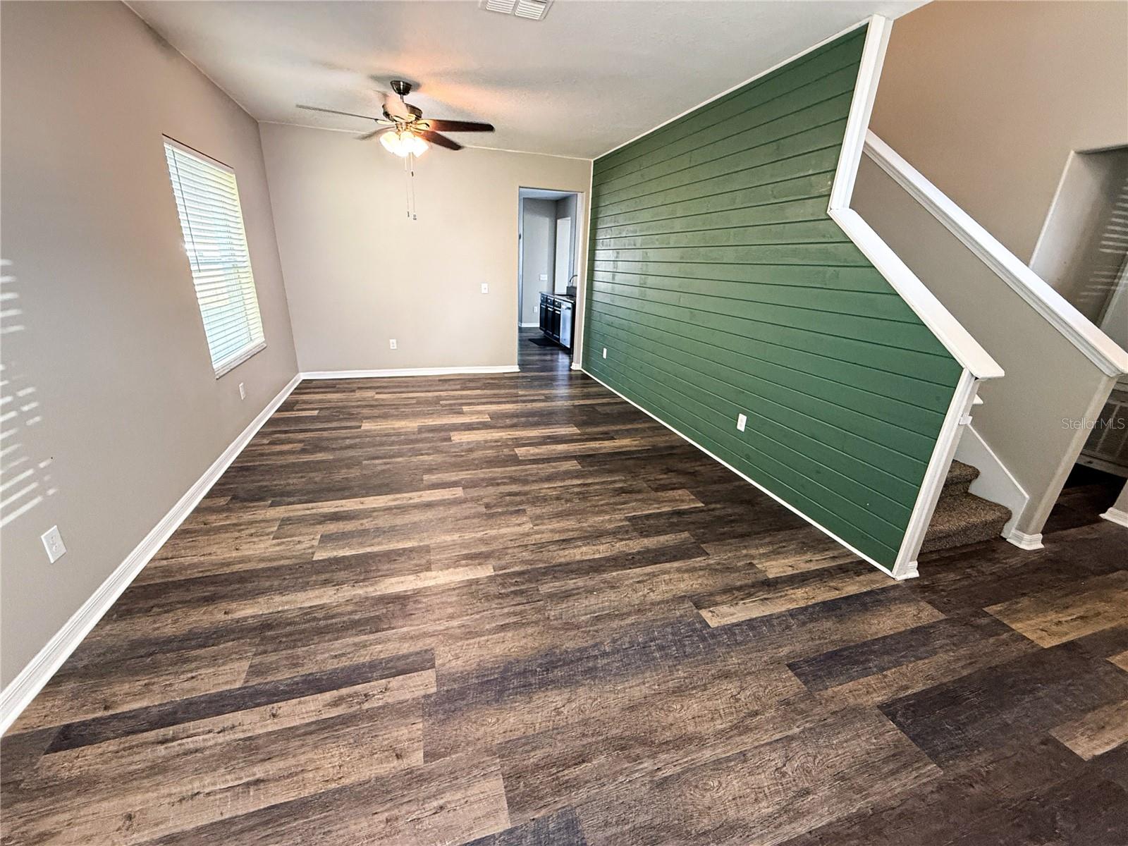 909 MEADOW GLADE DRIVE