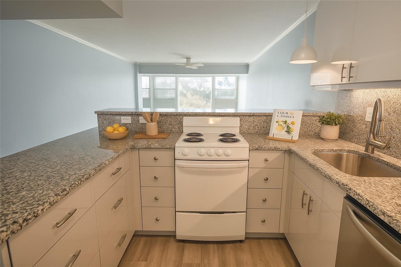 GULFSTREAM TOWERS - Residential