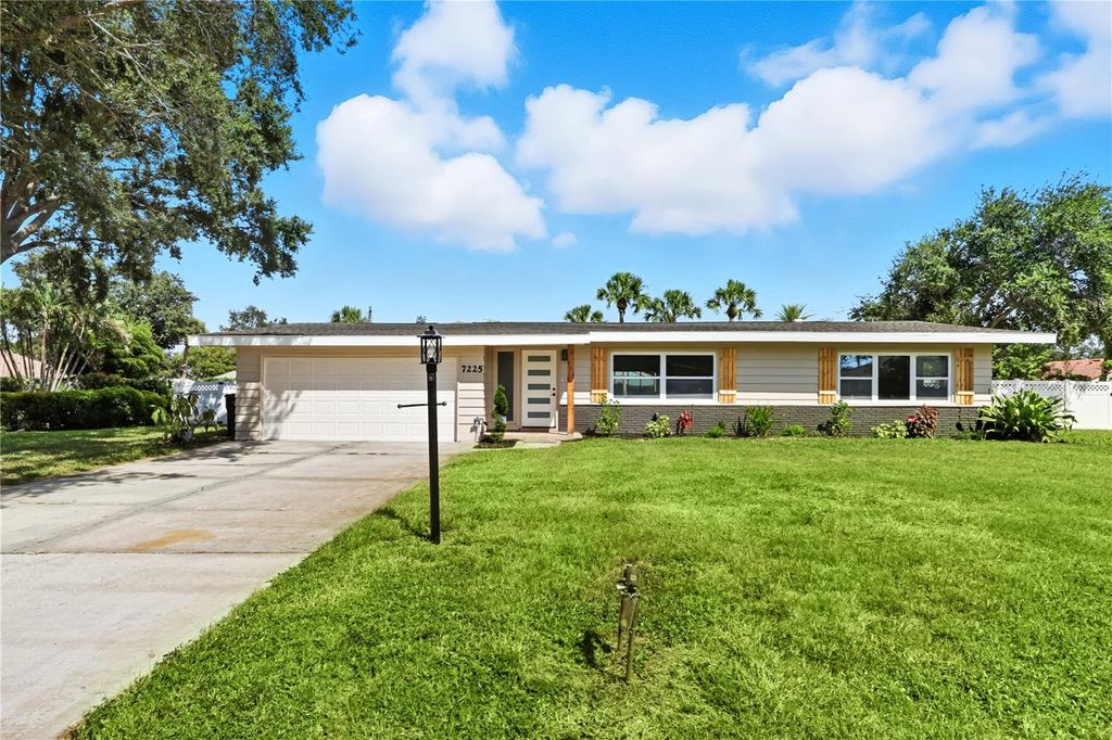 Photo of 7225 Willow Street, Sarasota, FL 34243 (MLS # A4666521)
