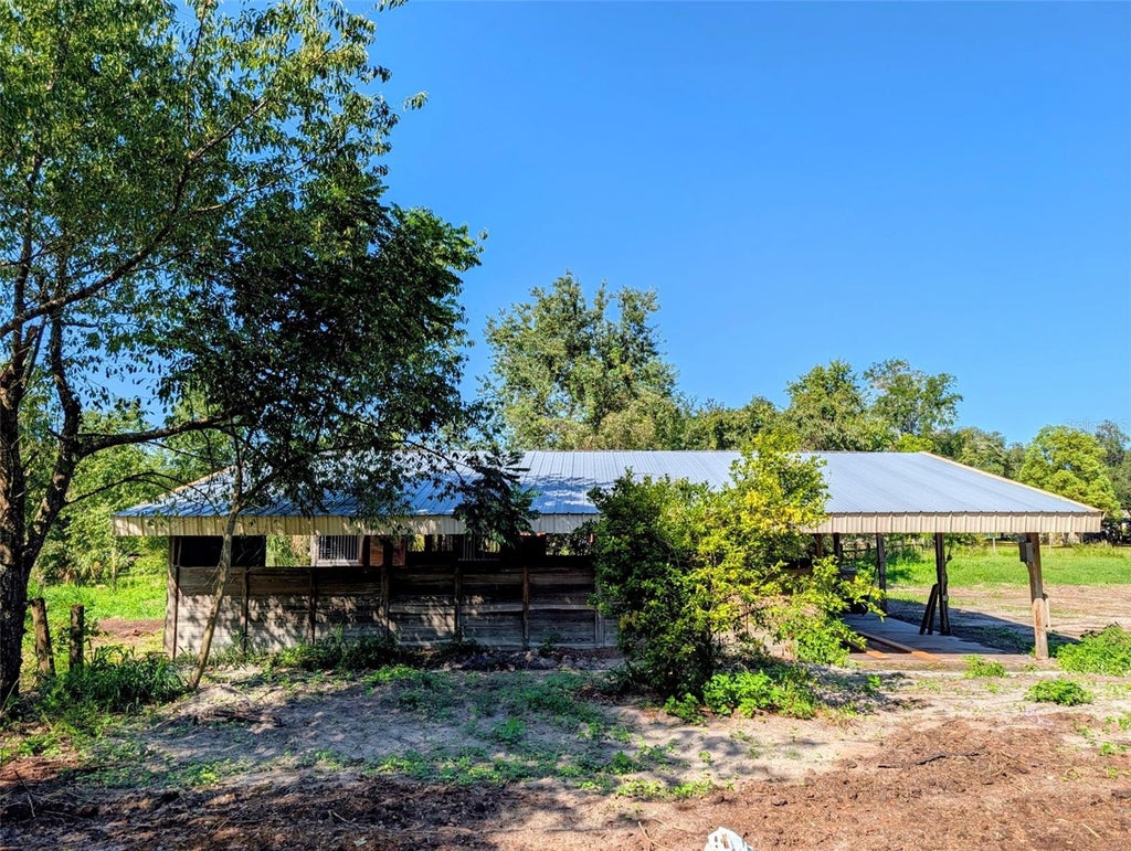 Photo of 21320 Seneca Hills Road, Eustis, FL 32736 (MLS # R4911536)