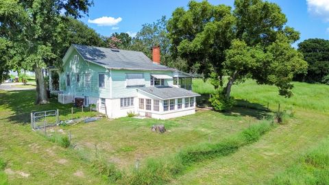 A home in LAKE HAMILTON