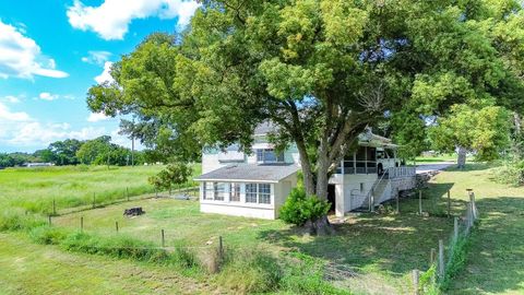 A home in LAKE HAMILTON