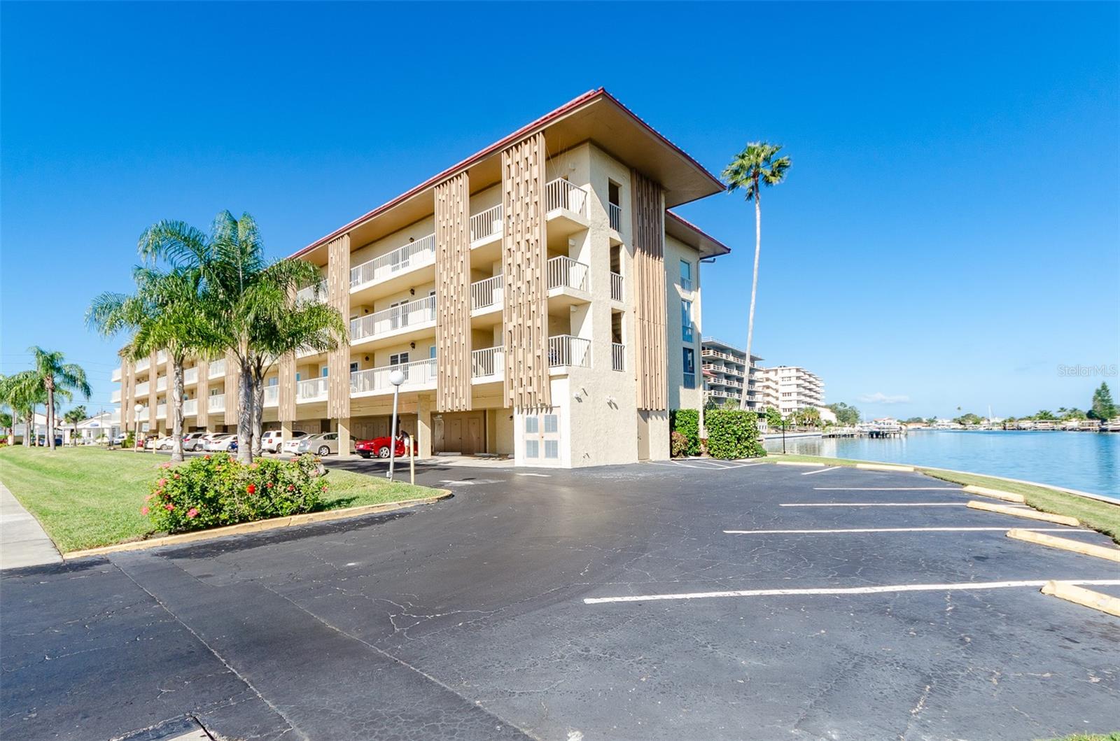 105 ISLAND WAY 121