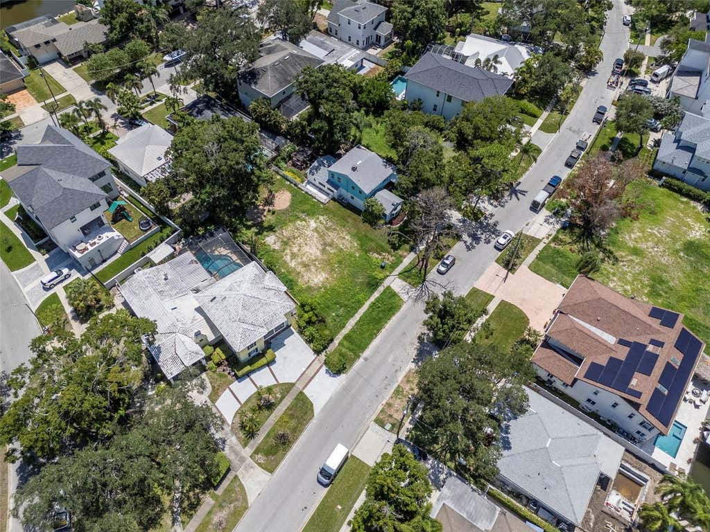 Photo of 641 Geneva Place, Tampa, FL 33606 (MLS # TB8538982)