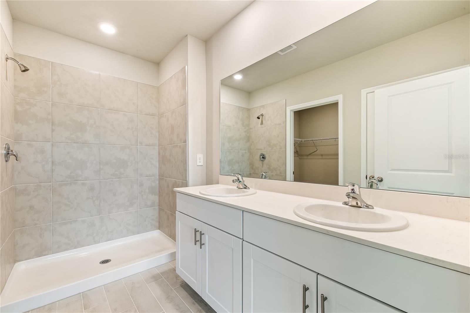 HERITAGE LAKE PARK - Residential