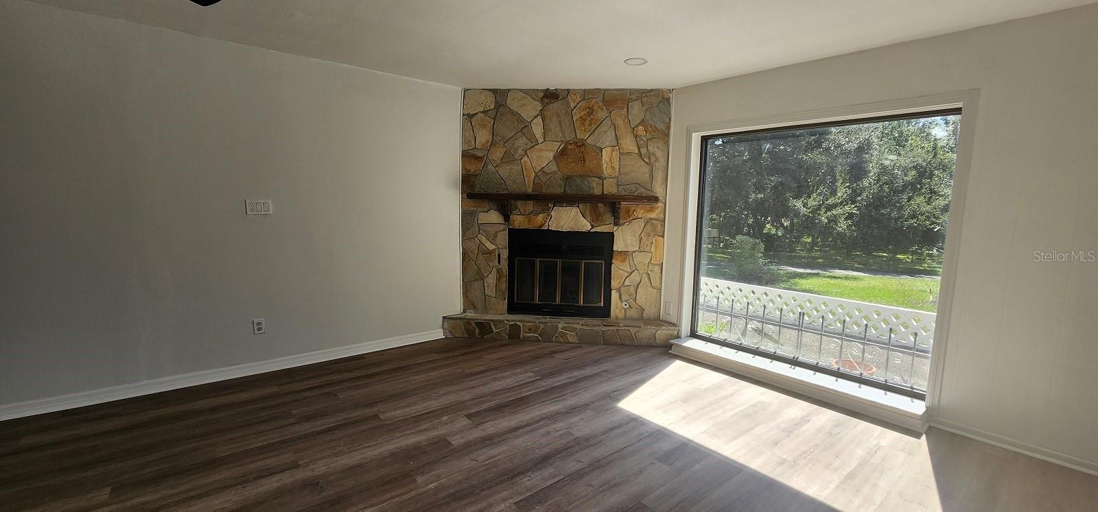 LES TERRACES - Residential Lease