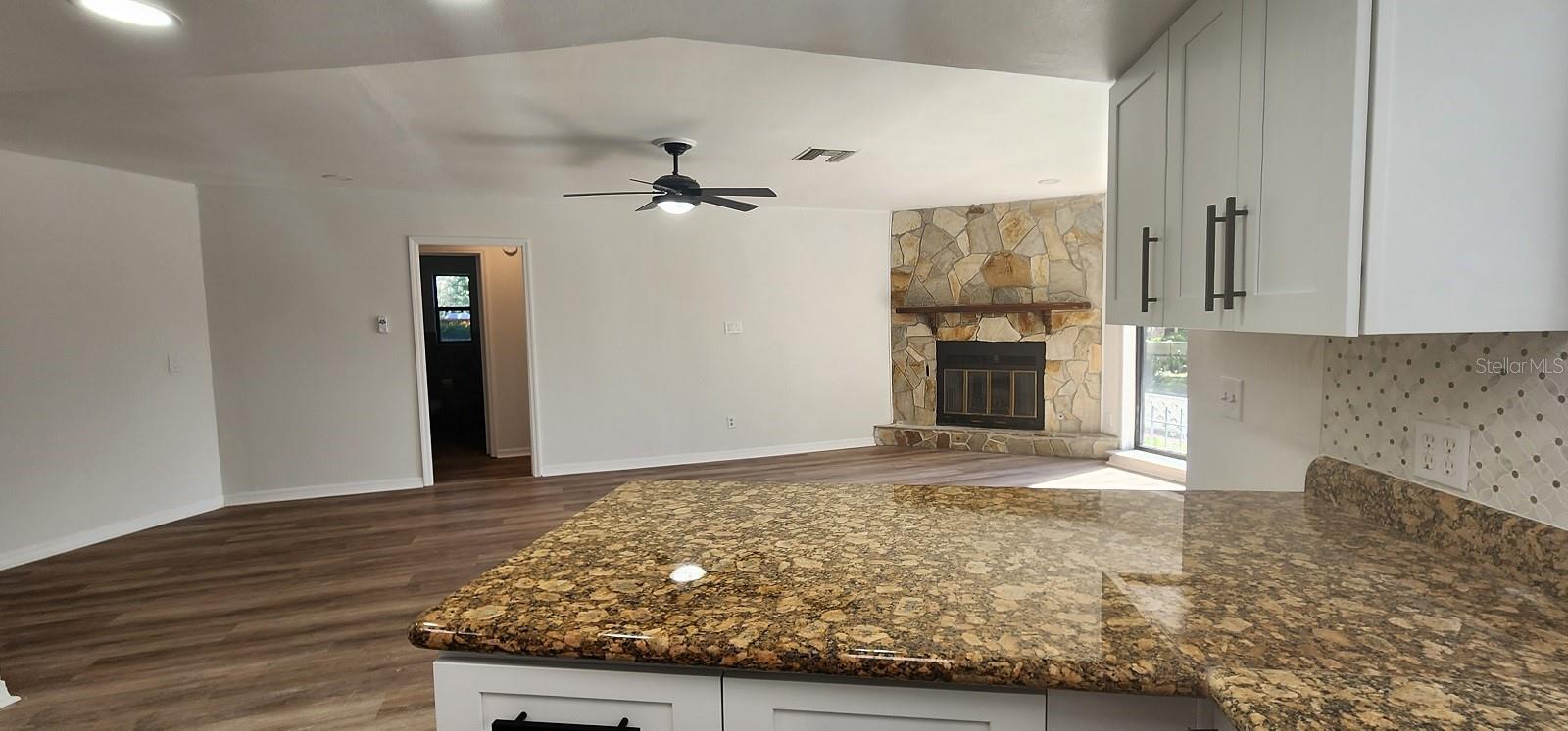 LES TERRACES - Residential Lease