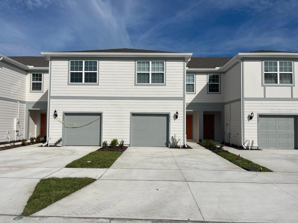 GRAYSON SQUARE - Residential Lease