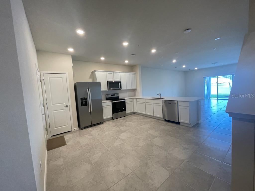 GRAYSON SQUARE - Residential Lease