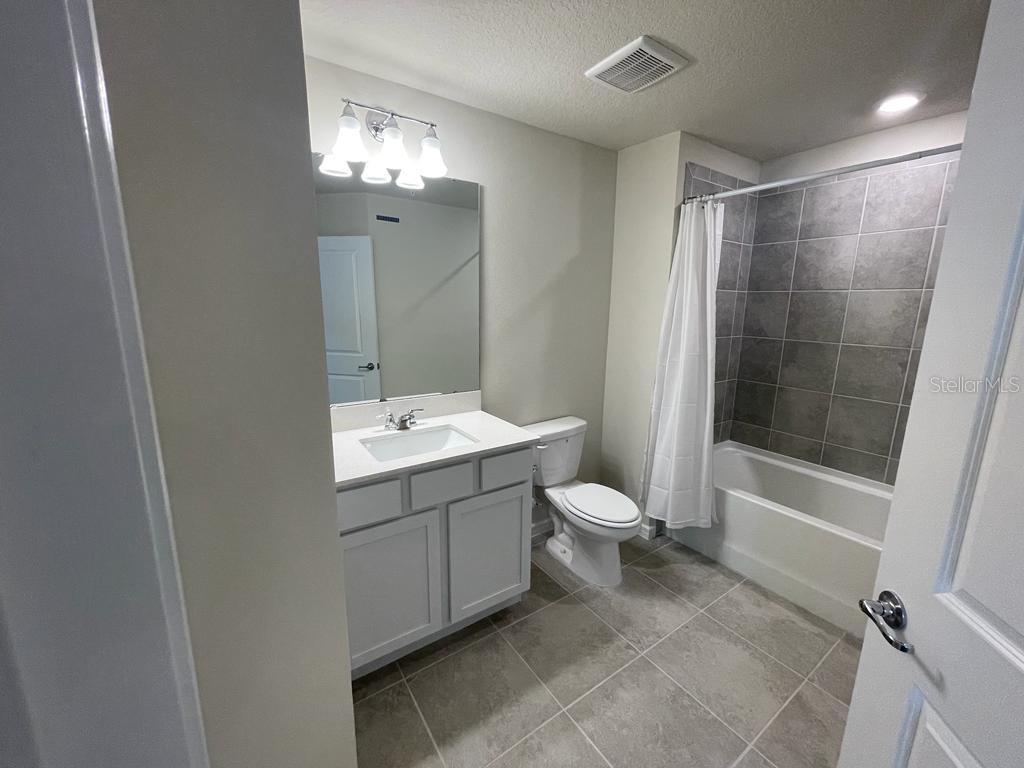 GRAYSON SQUARE - Residential Lease