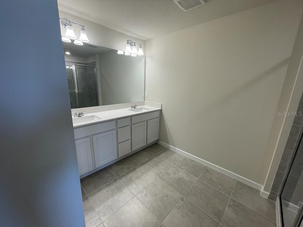 GRAYSON SQUARE - Residential Lease