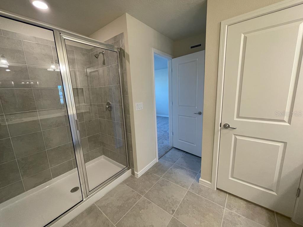 GRAYSON SQUARE - Residential Lease