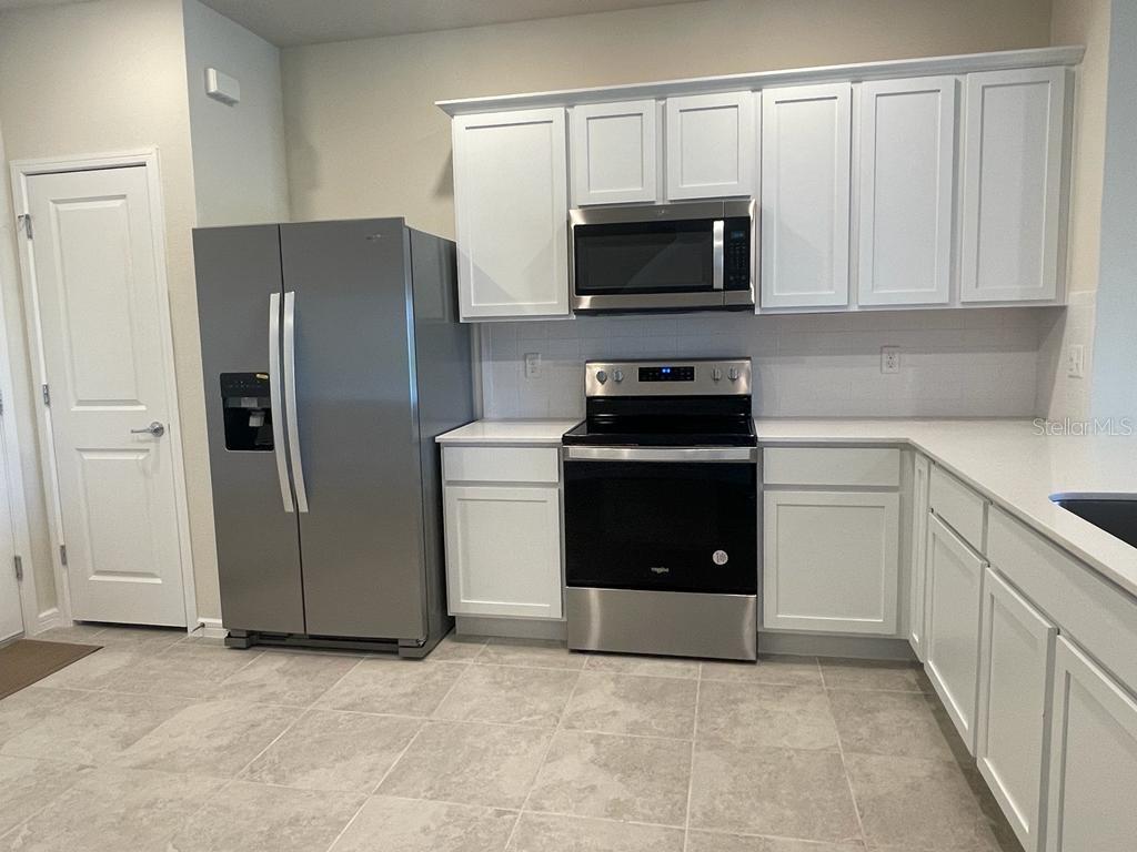 GRAYSON SQUARE - Residential Lease