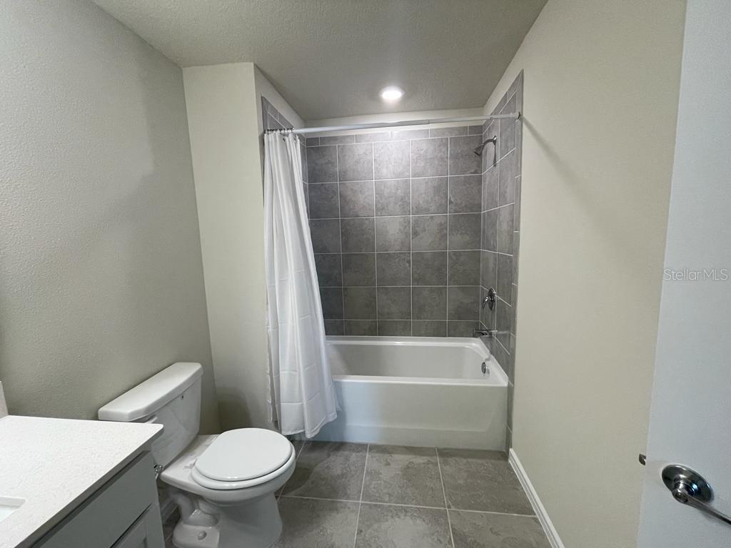 GRAYSON SQUARE - Residential Lease