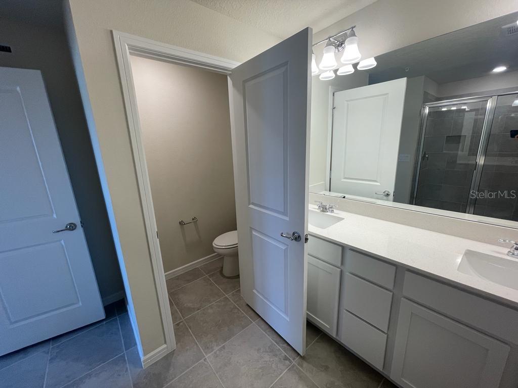 GRAYSON SQUARE - Residential Lease