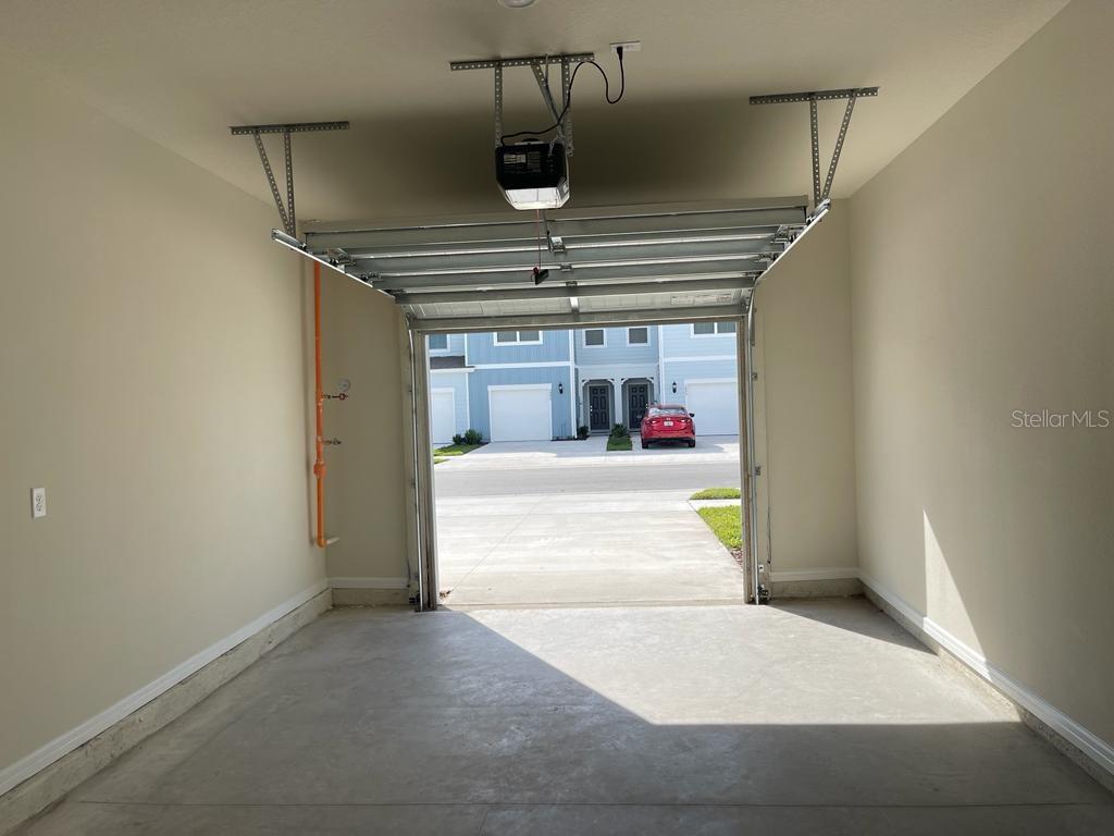 GRAYSON SQUARE - Residential Lease