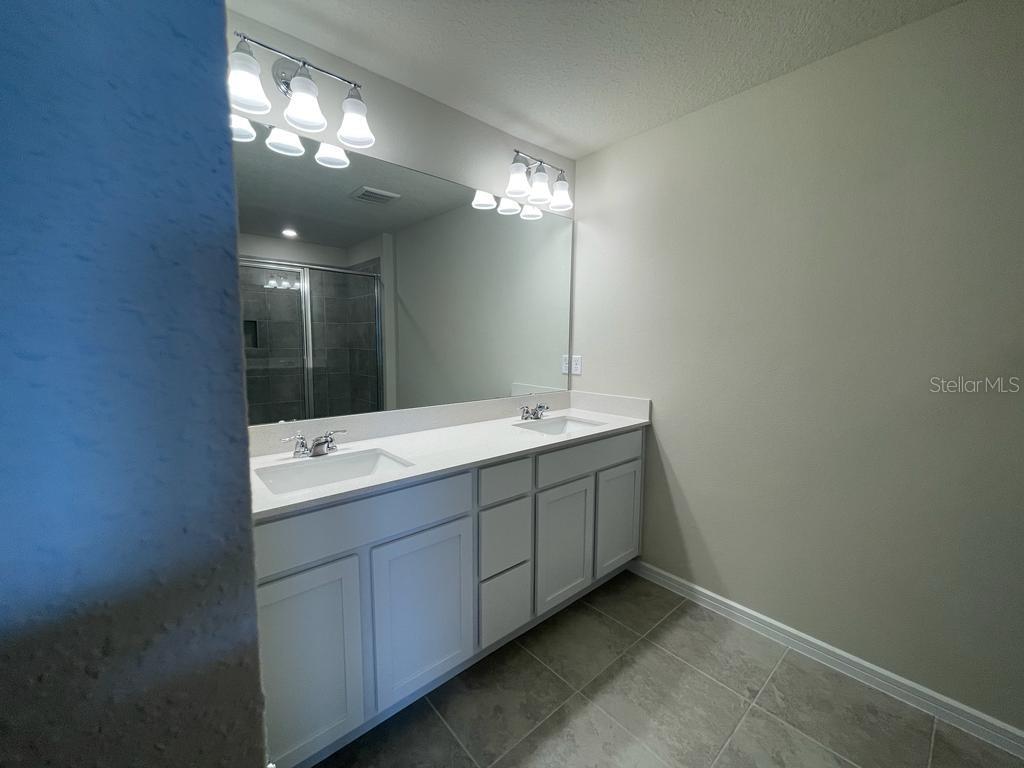 GRAYSON SQUARE - Residential Lease