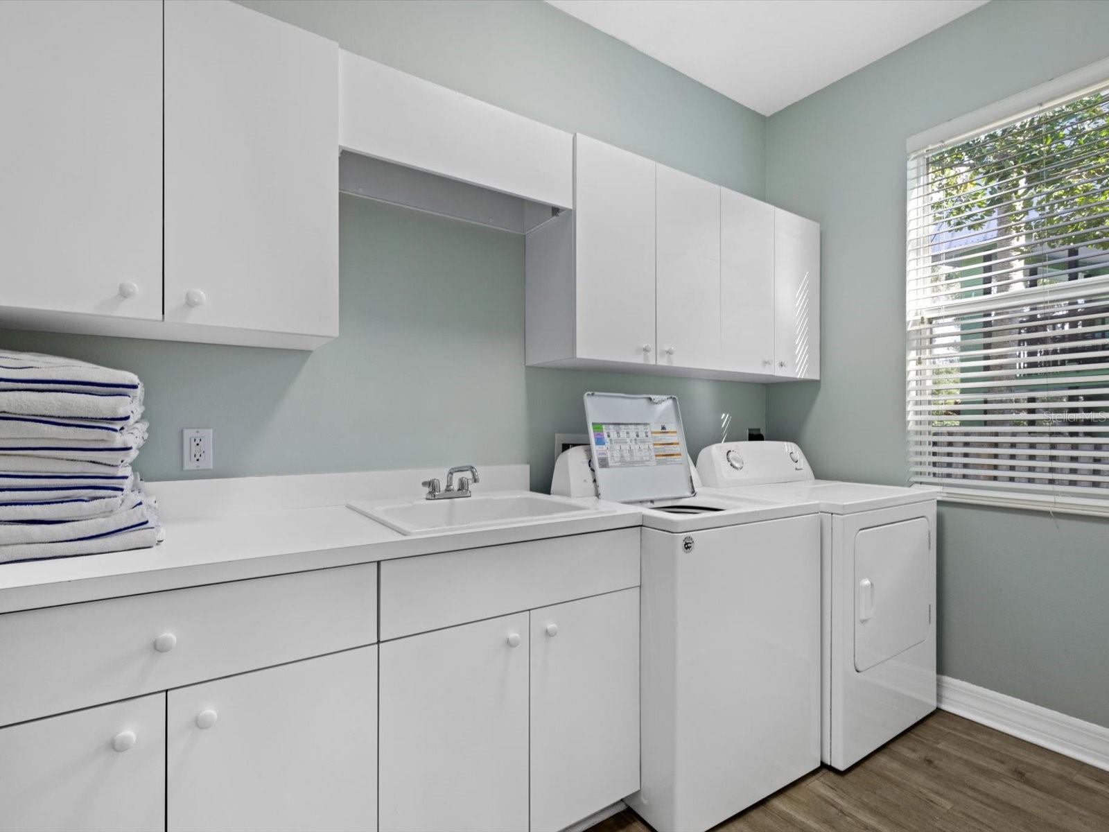 CANAL VILLAS - Residential