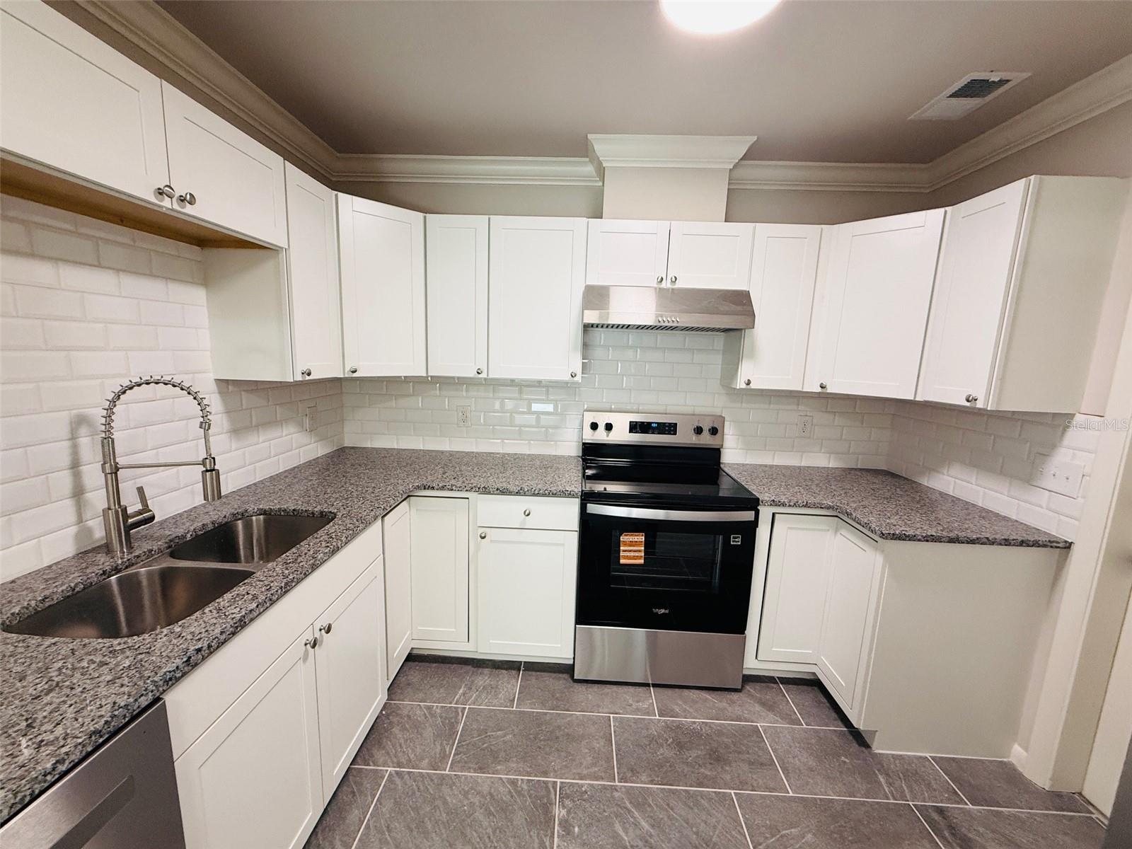 HIGHLAND COURT MANOR - Residential