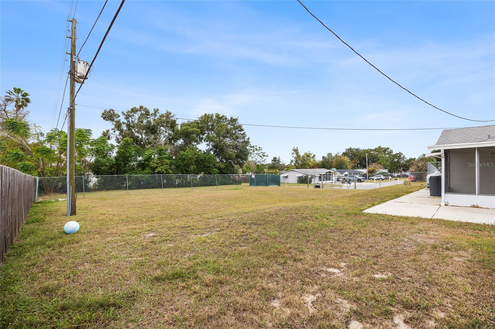 COLONIAL MANOR - Residential