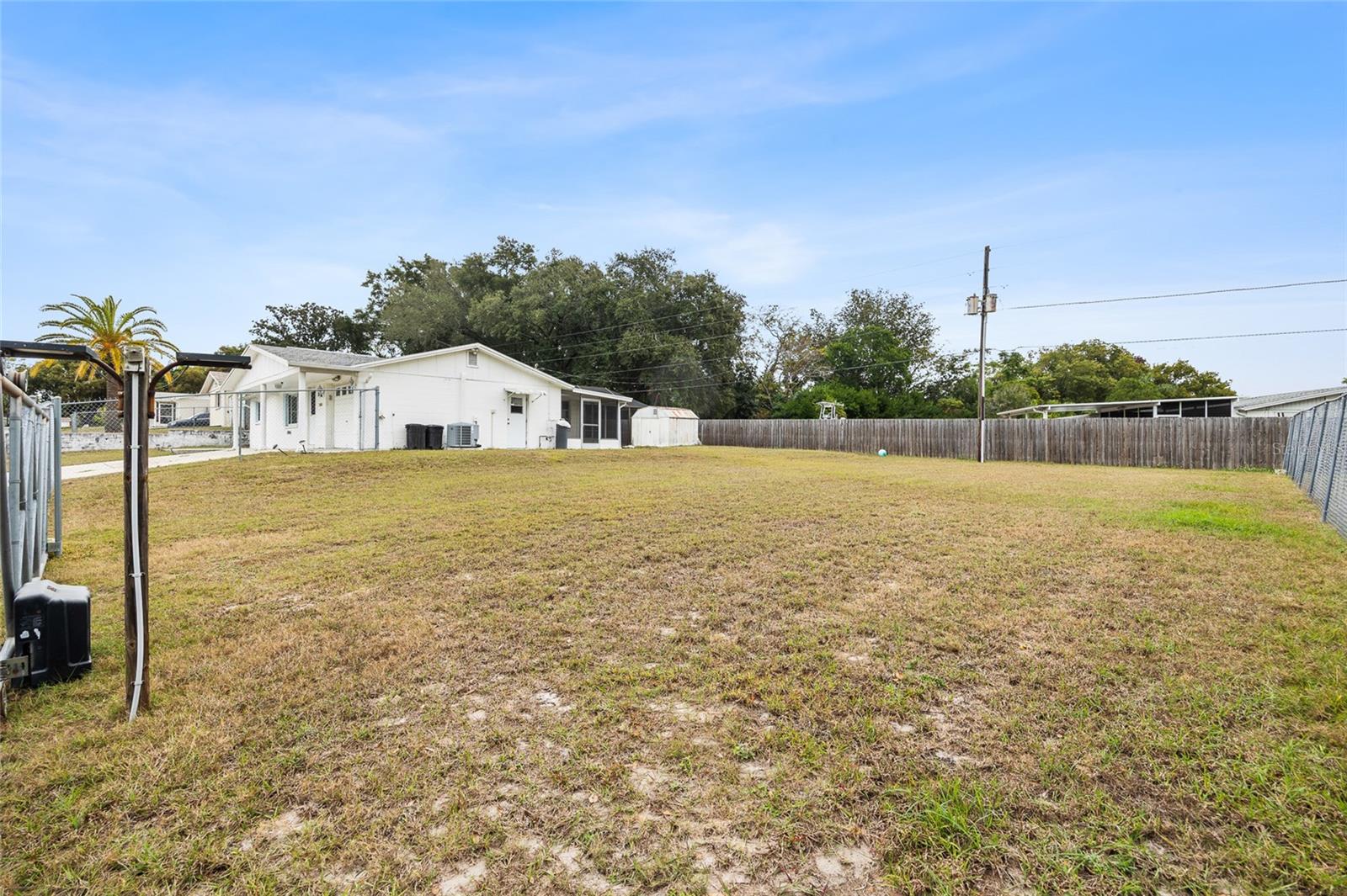 COLONIAL MANOR - Residential