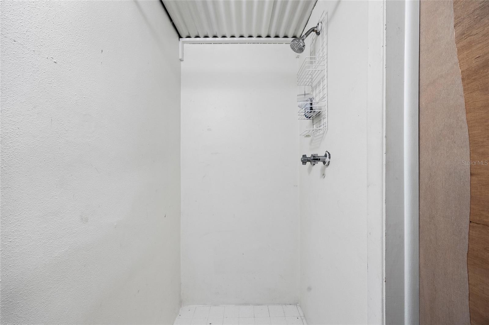 COLONIAL MANOR - Residential