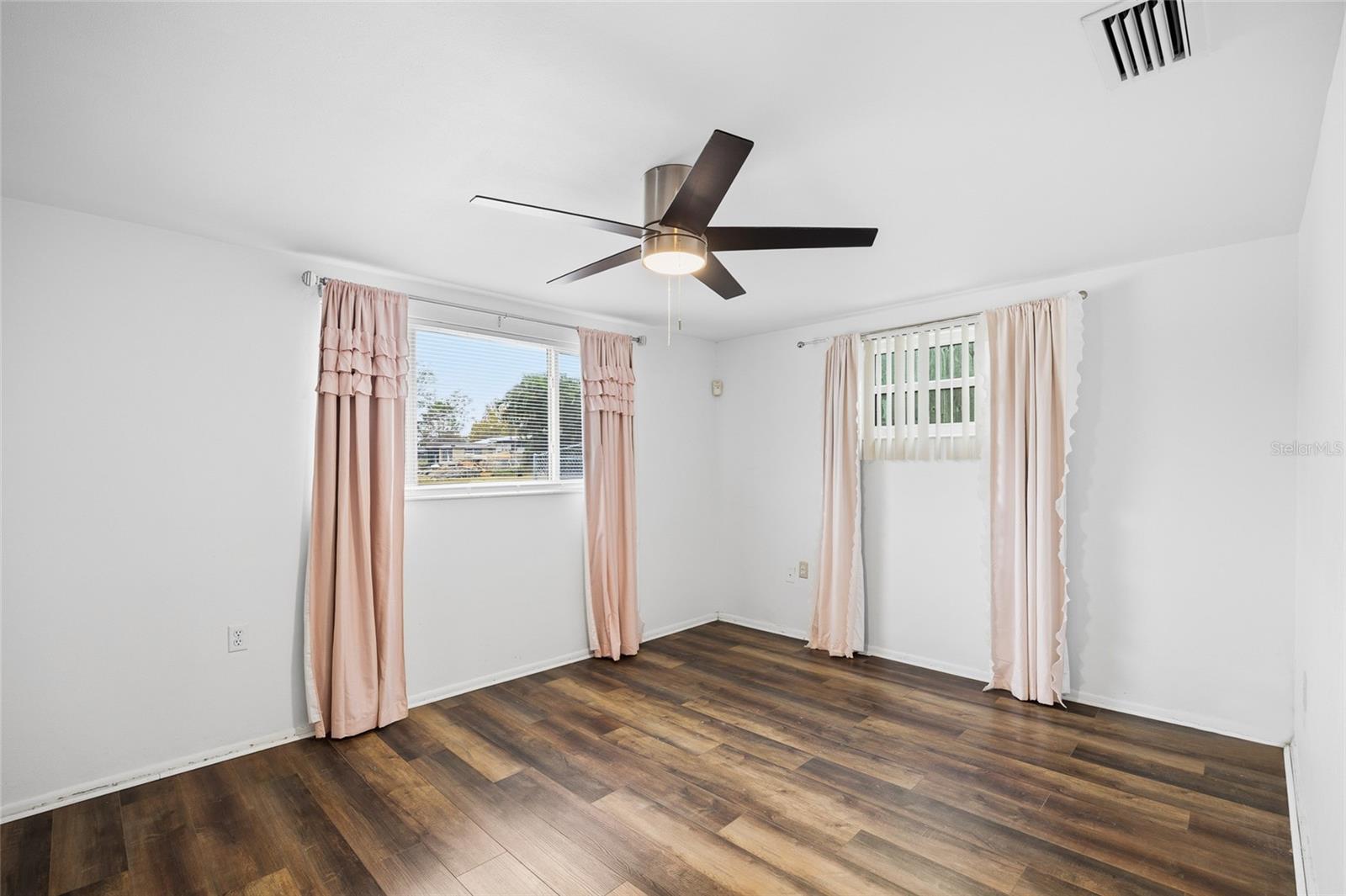 COLONIAL MANOR - Residential