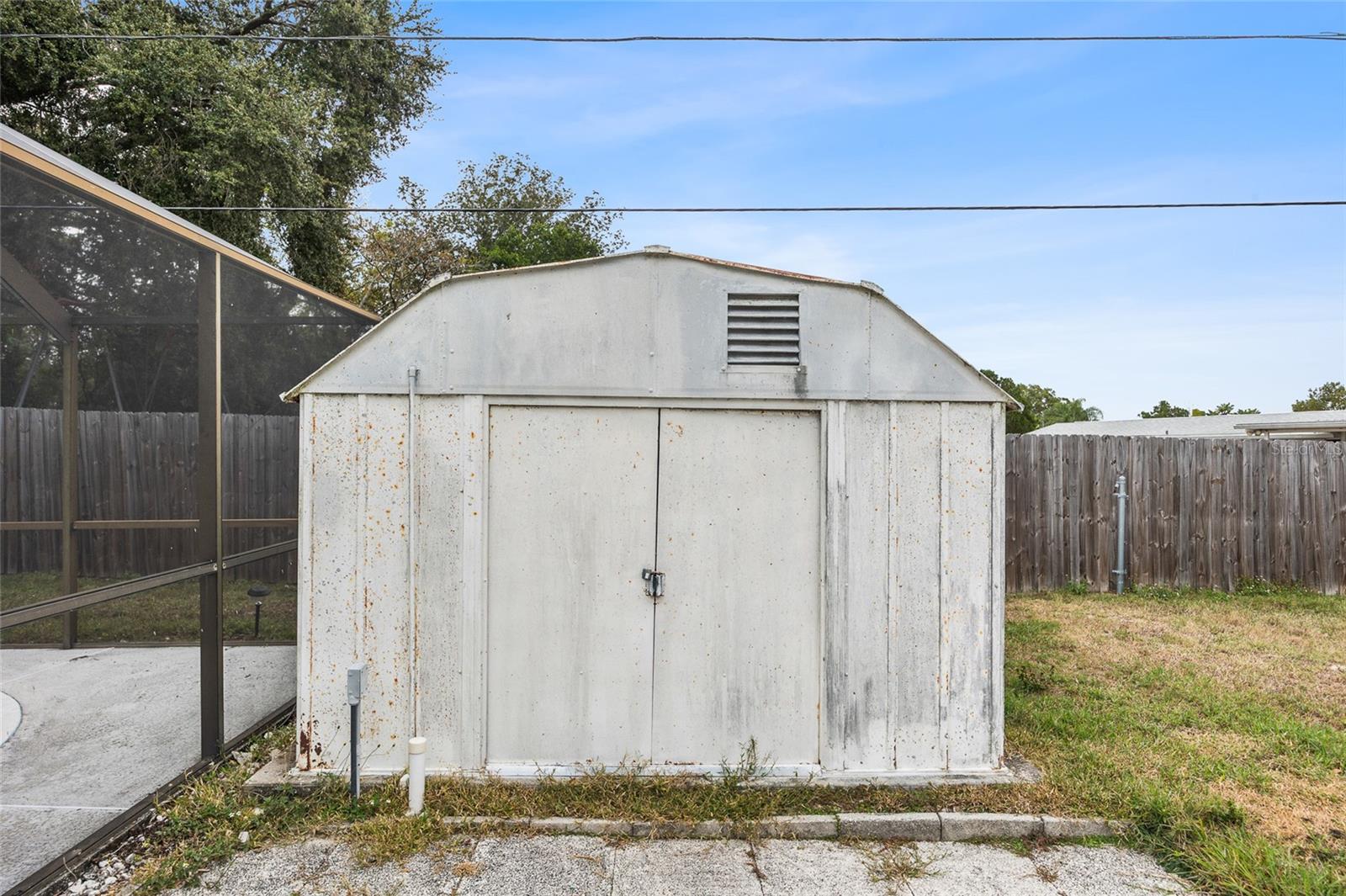 COLONIAL MANOR - Residential