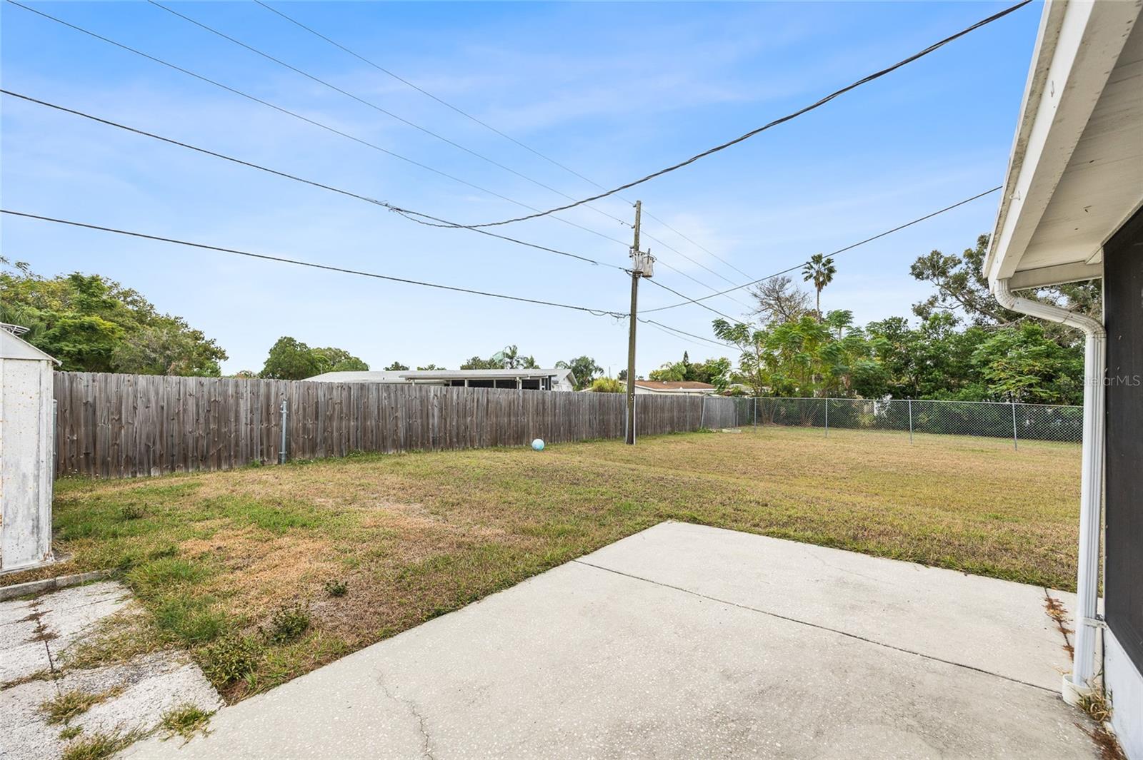 COLONIAL MANOR - Residential