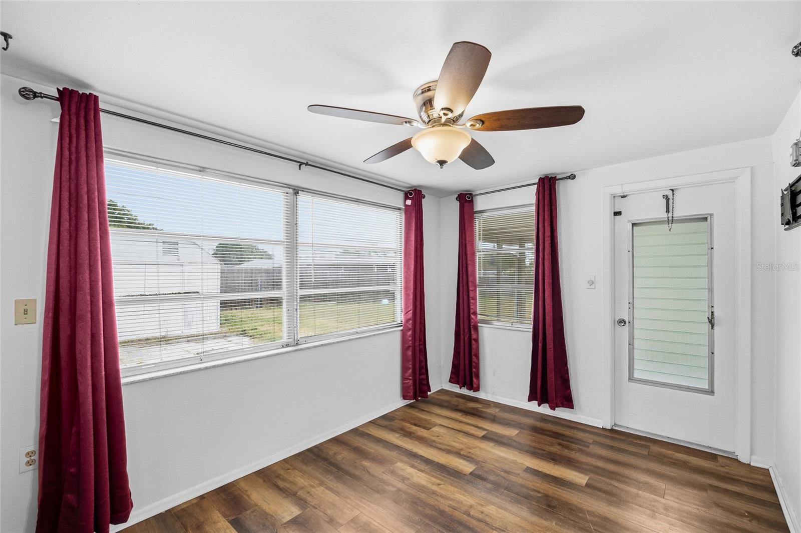 COLONIAL MANOR - Residential