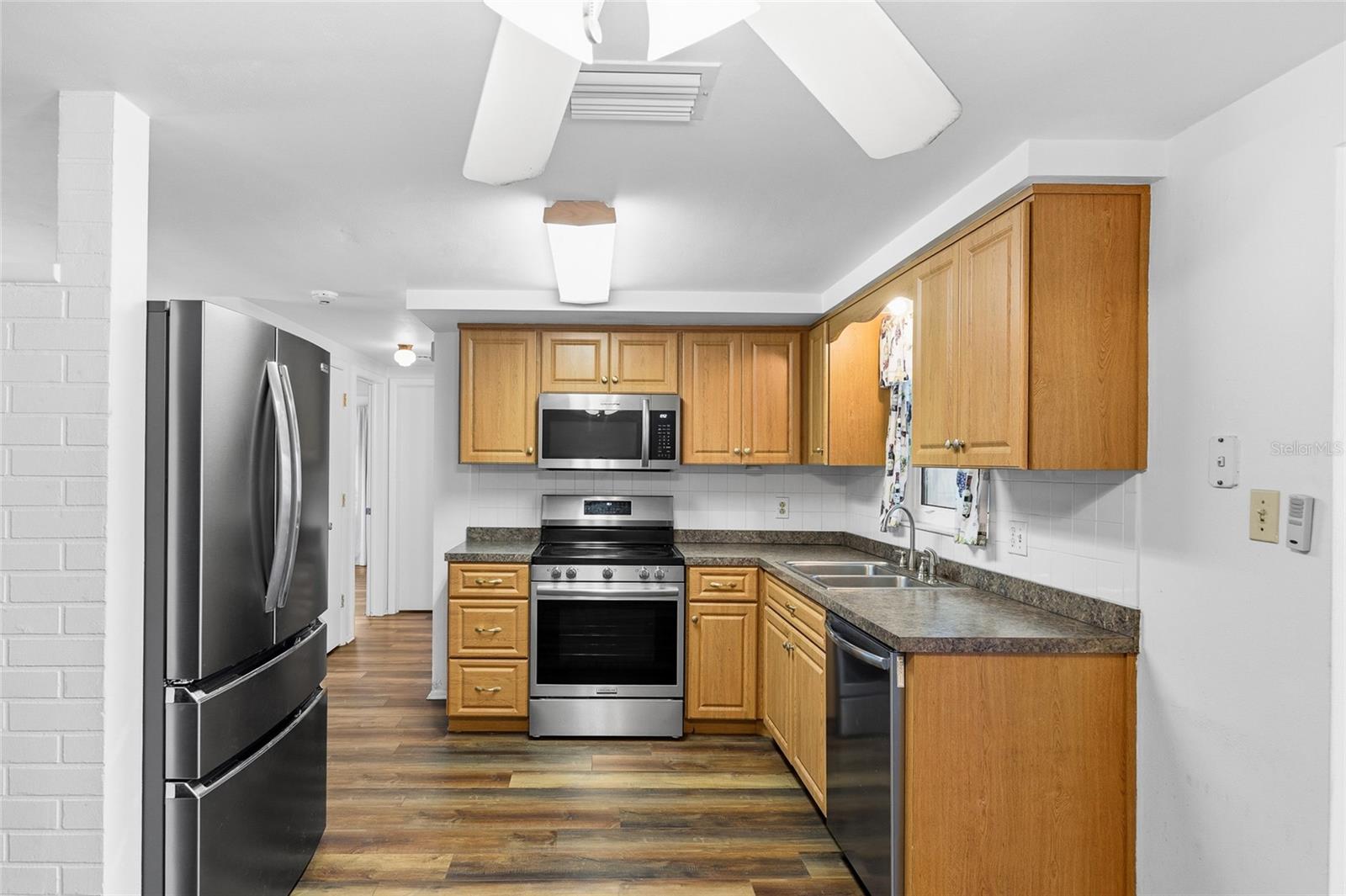 COLONIAL MANOR - Residential