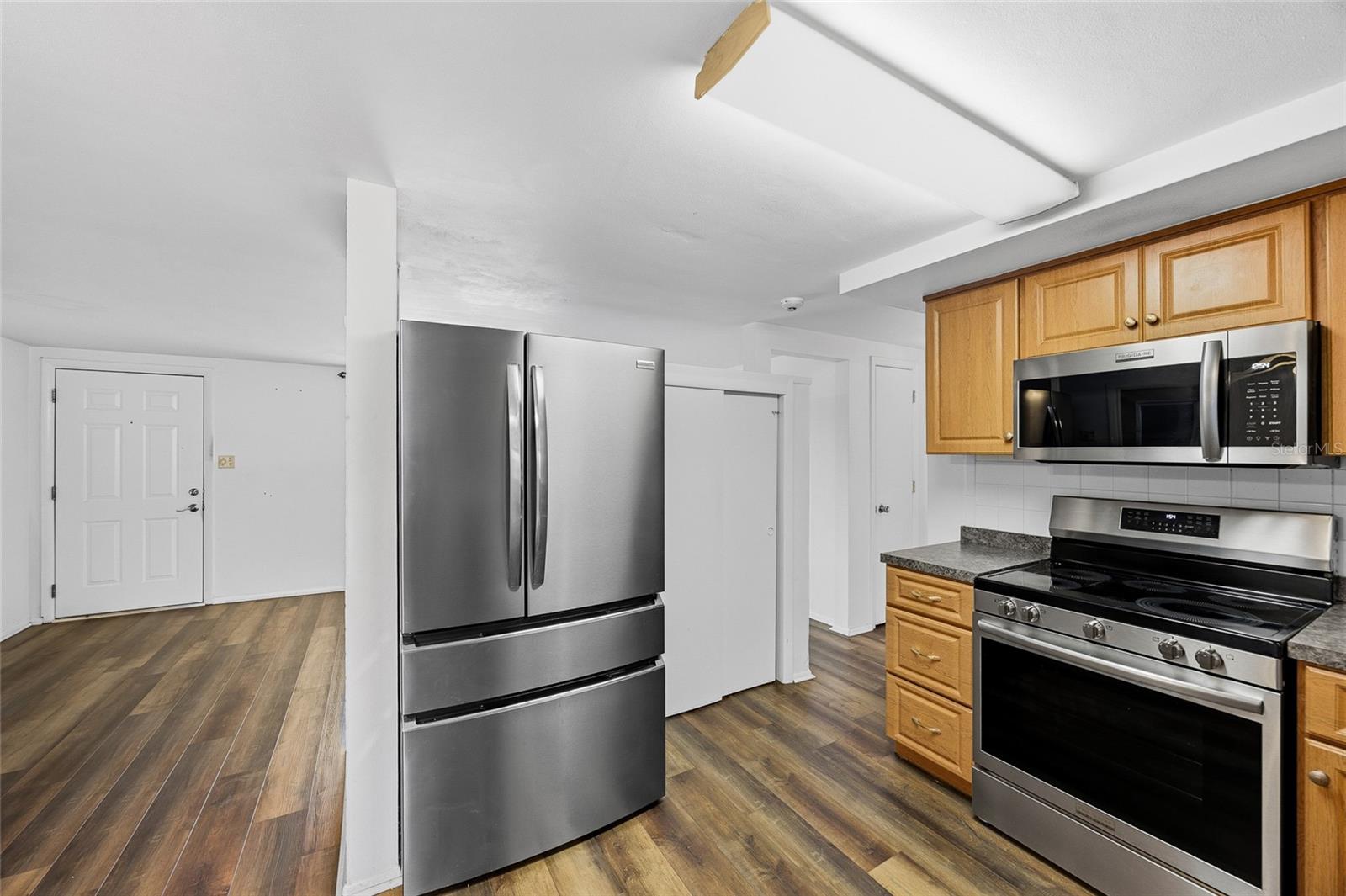 COLONIAL MANOR - Residential