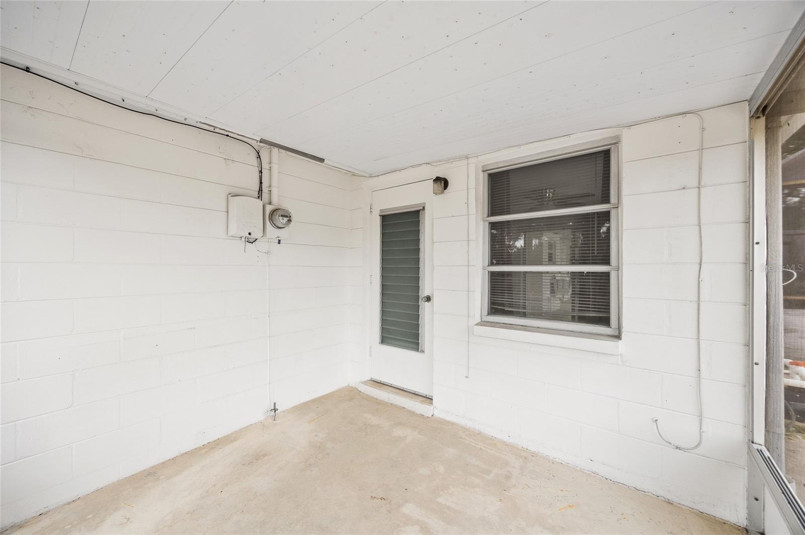 COLONIAL MANOR - Residential