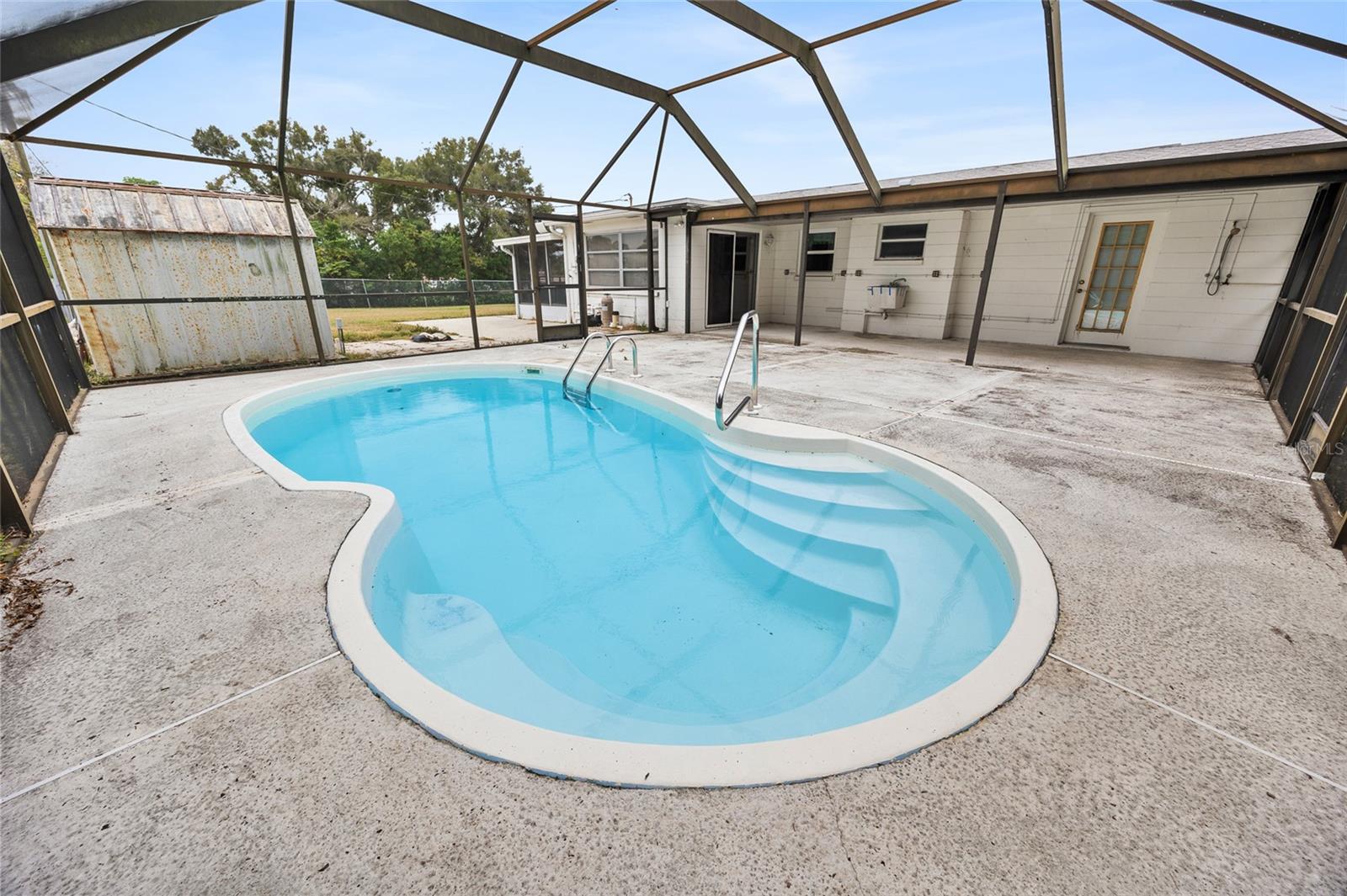 COLONIAL MANOR - Residential