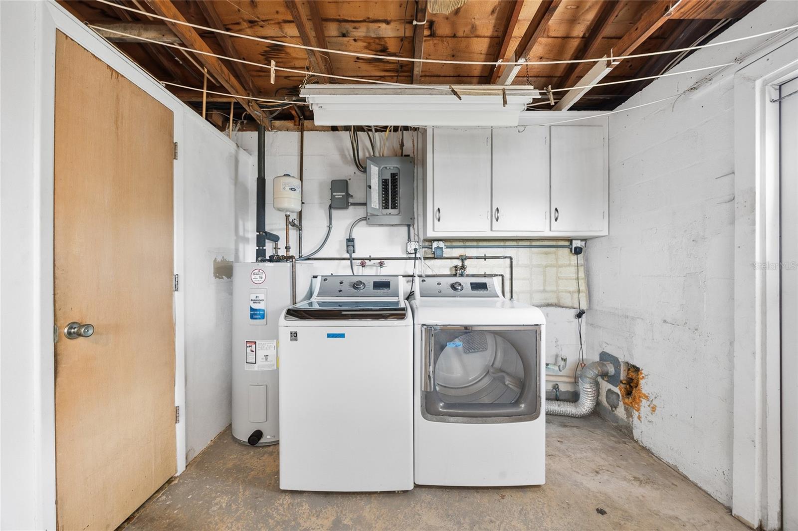 COLONIAL MANOR - Residential