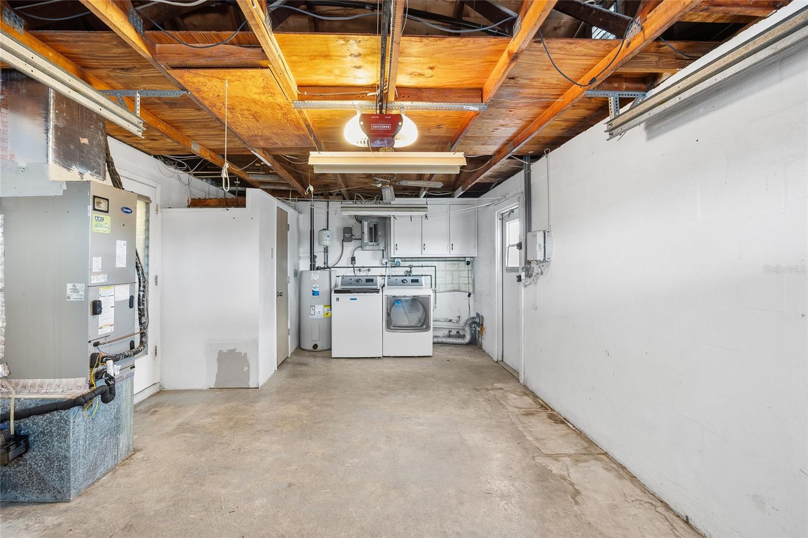 COLONIAL MANOR - Residential