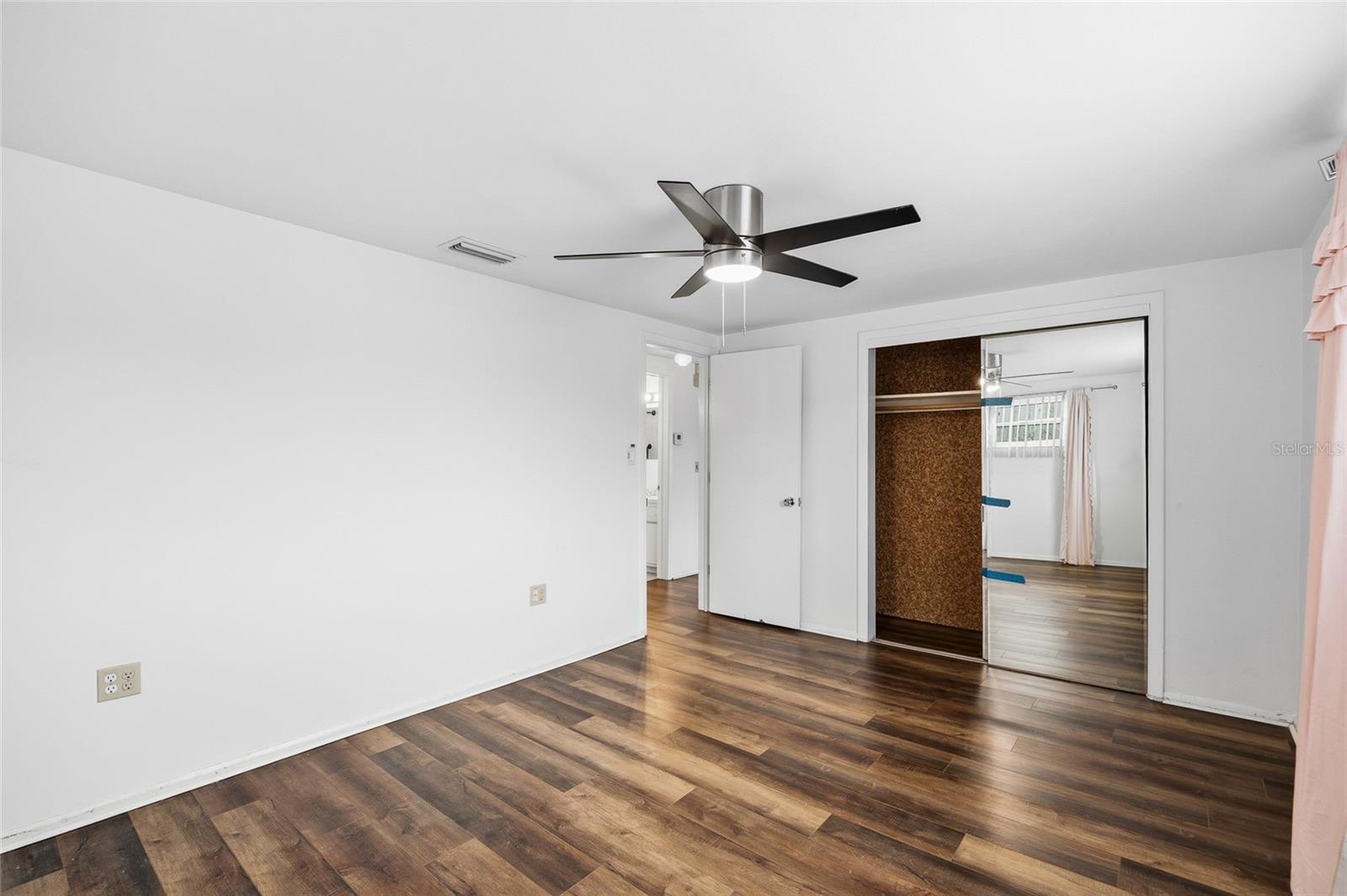 COLONIAL MANOR - Residential