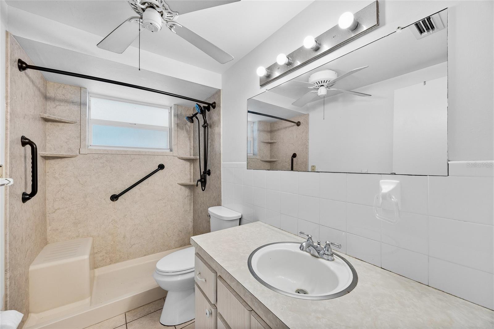 COLONIAL MANOR - Residential