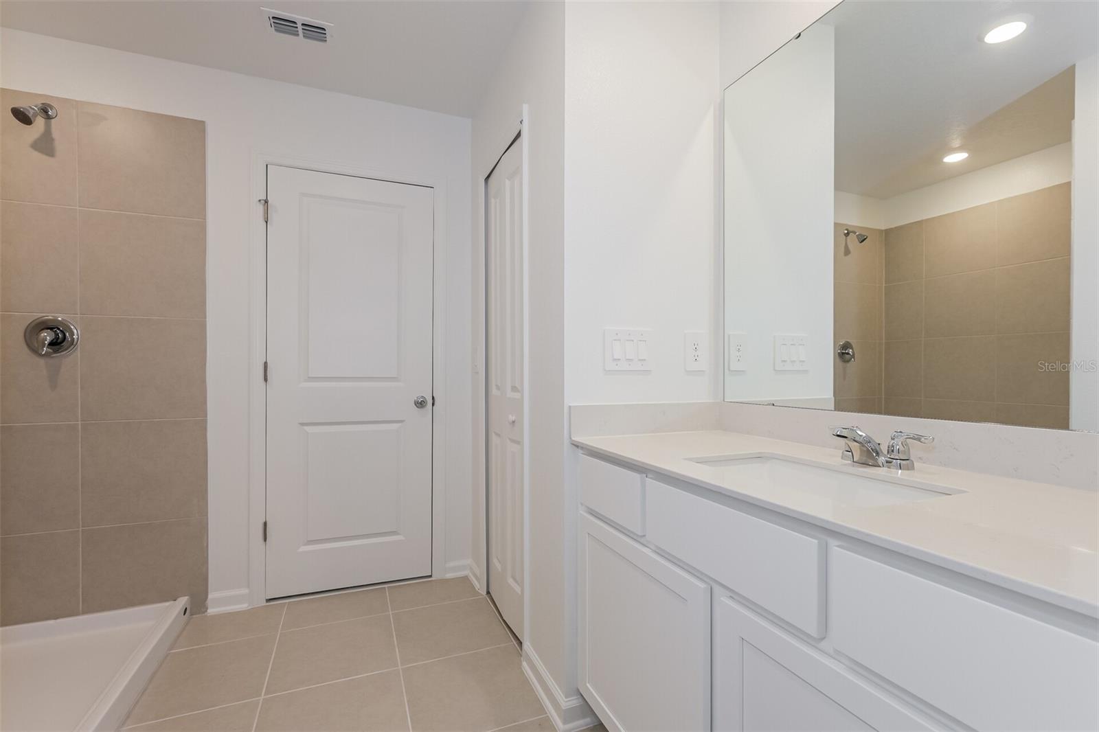 HUNT CLUB/LK WALES PH 1 - Residential Lease