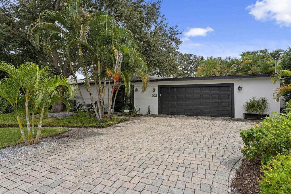 Photo of 505 N Beverly Avenue, Tampa, FL 33609 (MLS # TB8554047)