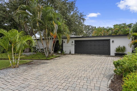 Photo of 505 N Beverly Avenue, Tampa, FL 33609 (MLS # TB8554047)
