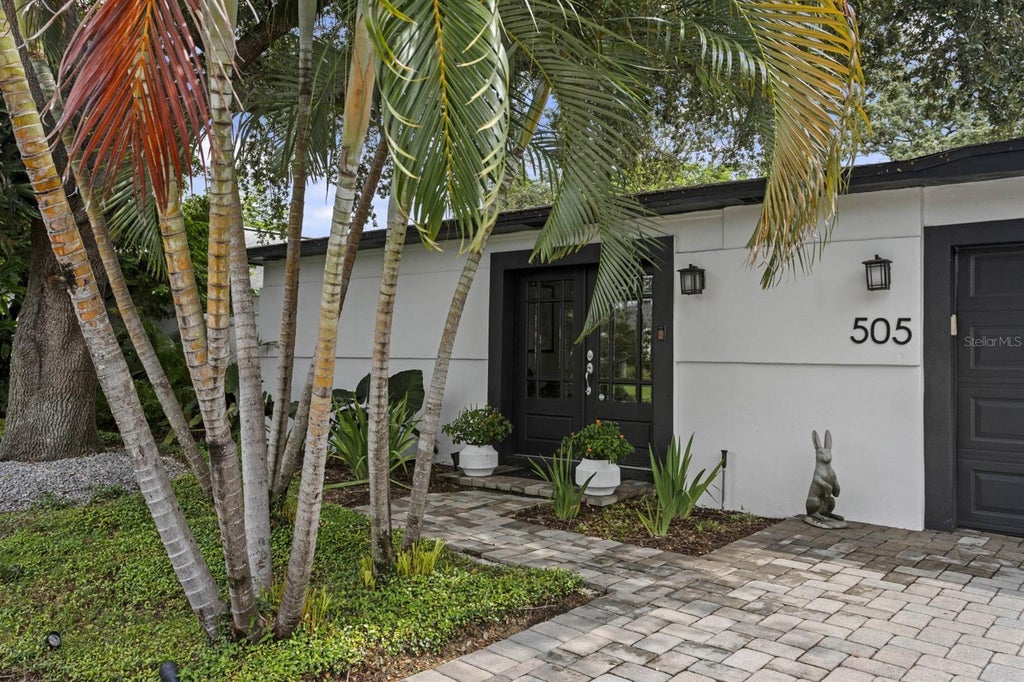 Photo of 505 N Beverly Avenue, Tampa, FL 33609 (MLS # TB8554047)