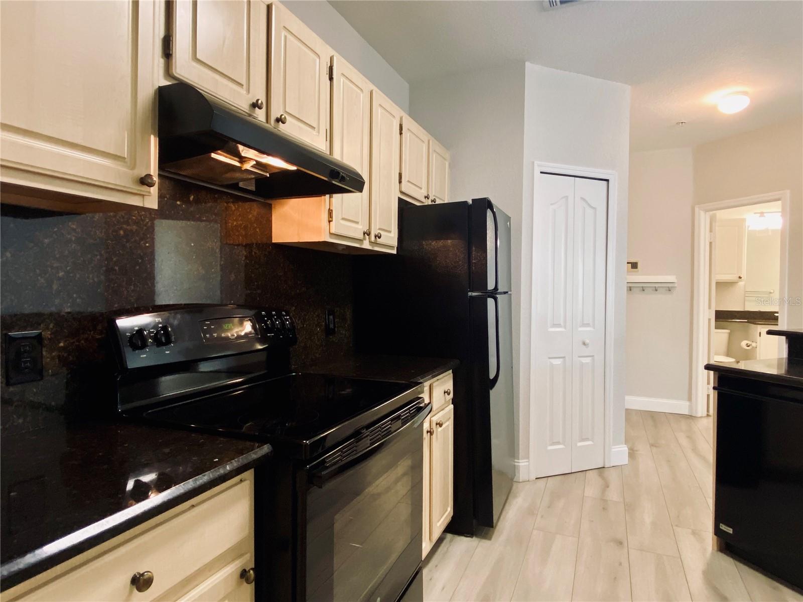 VISCONTI WEST - Residential Lease