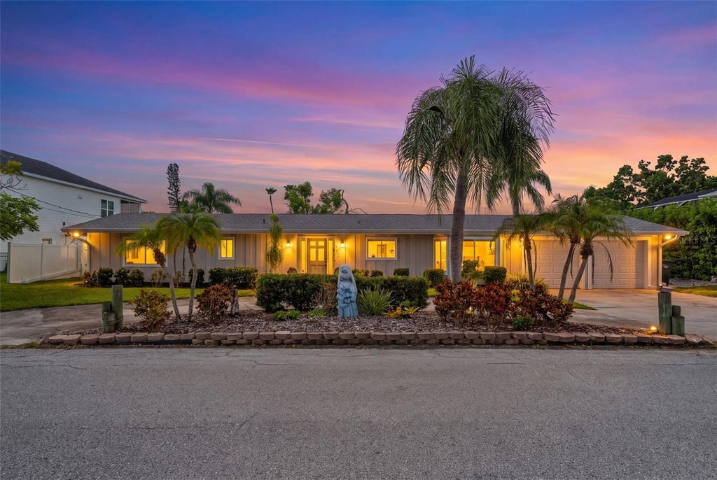 Photo of 4331 Pompano Lane, Palmetto, FL 34221 (MLS # A4704178)
