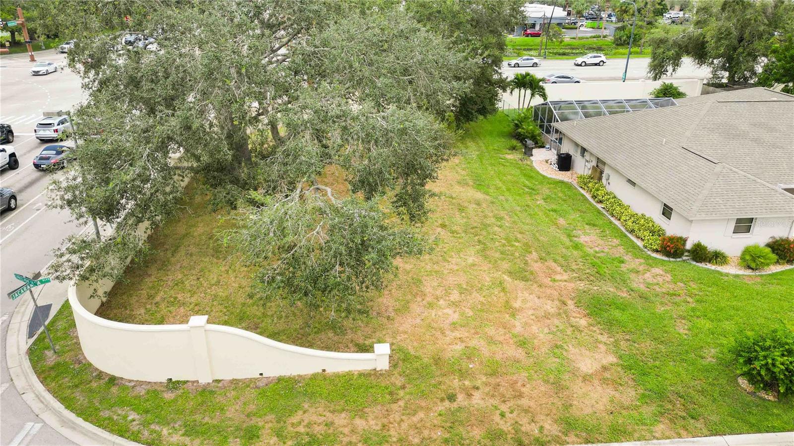 VENICE GARDENS - Land